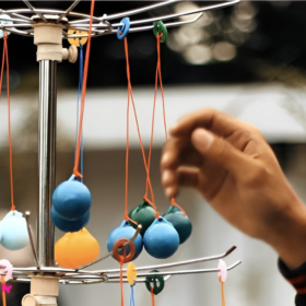 mengetahui manfaat permainan lato-lato untuk anak-anak